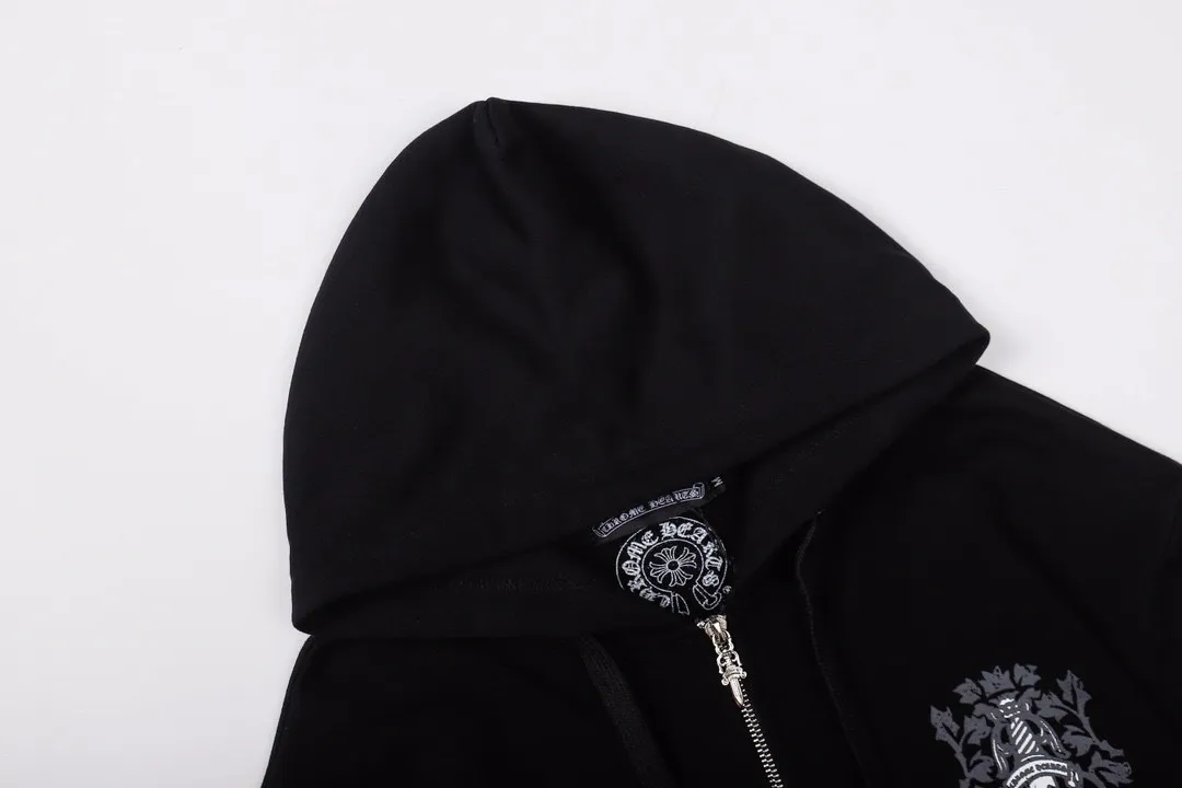 Q25—P230 -Chrome Hearts/Chrome Hearts printed zipper sweatshirt cardigan jacket -420 grams of high-density, high-quality wool, soft, delicate and skin-friendly, soft and silky to the touch, warm and skin-friendly -The hardware zipper accessories are all customized and full of details -Colour: black -Size: S M L XL